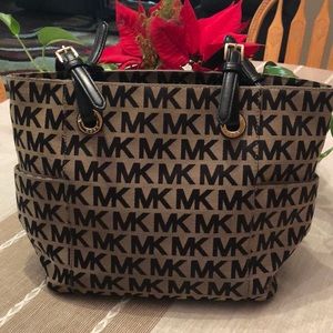 Michael Kors used handbag. Still in great shape!